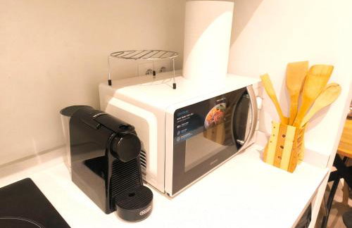 Modern Apartment with Terrace near the Center - Photo 17