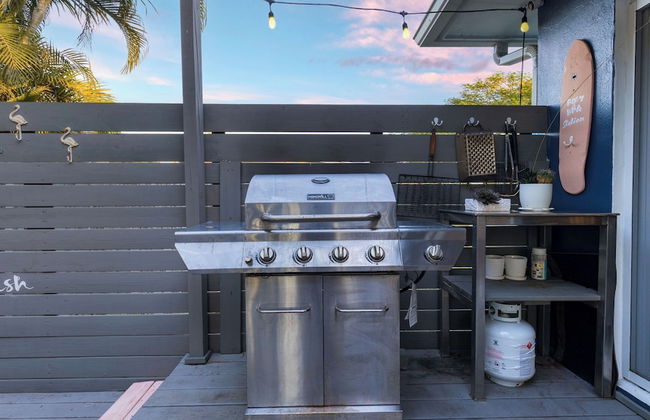 Hot Tub, Firepit, Deck | 10mins to Beach | Middle Terrace Cottage by AvantStay - Foto 39