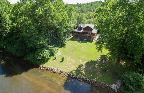 Astounding River View - Outdoor Hot Tub, Volleyball Net, Game Room + More! - Foto 7