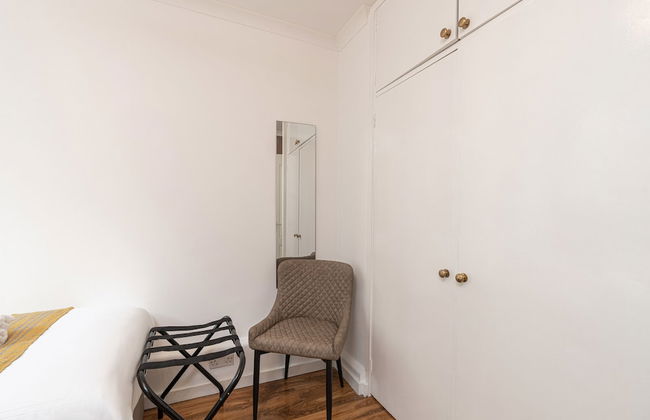 Lovely Apartments in Landward Court - Photo 6