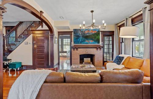 AC 9 BR 4BA Victorian Manor - 1 Block to Beach - Foto 10