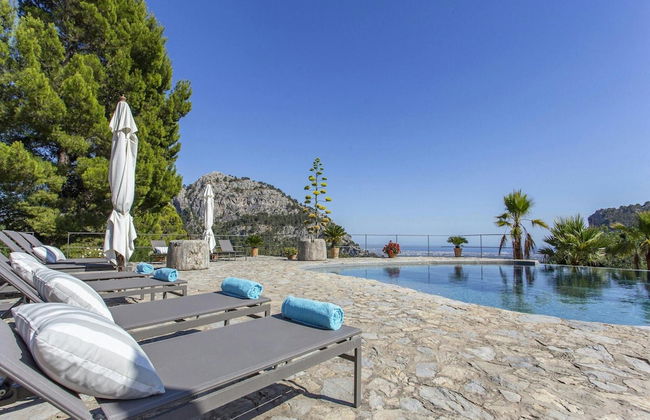 Stunning Farmhouse With Private Pool - Photo 26