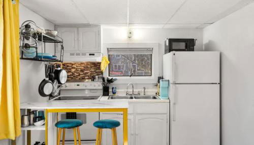 Nothing Fancy Older Apt Walk to Downtown King Bed - Foto 4