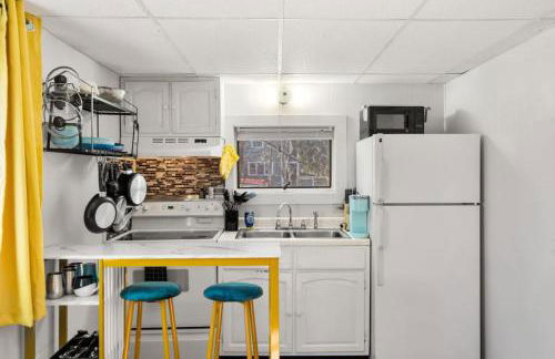 Nothing Fancy Older Apt Walk to Downtown King Bed - Foto 4