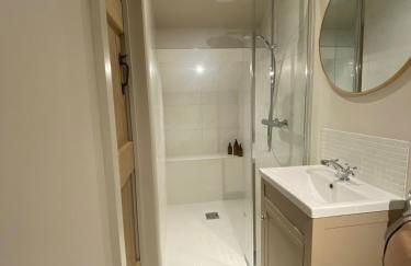 Cedar Cottage newly renovated cottage - Foto 9