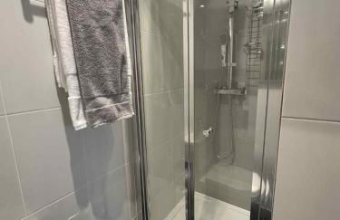 Brain Properties Limited - Contractor and Leisure Stay 4 Bedroom all ensuite house with Parking - Photo 15