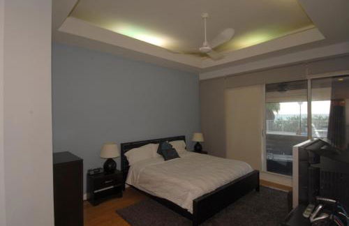 Luxury Ocean Front Condo on Millionaires Row - Photo 3