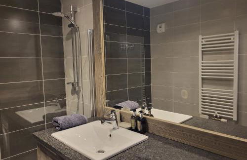 Plein Soleil 3 bedroom apartment with stunning mountain views - Photo 19