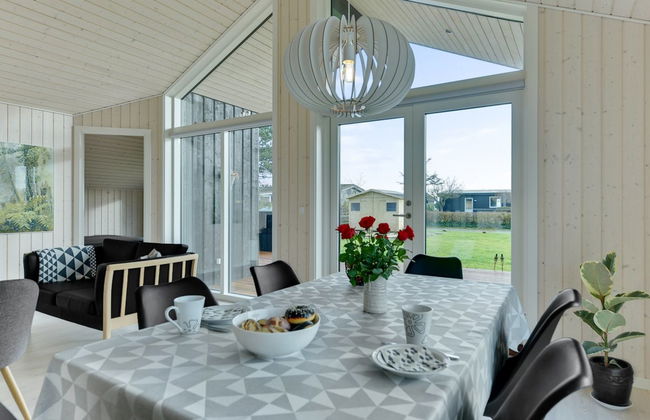 "Sighfrith" - 150m from the sea - Photo 32