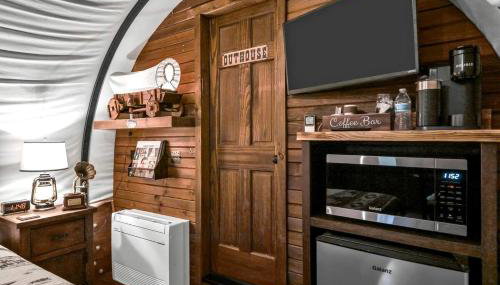 Texas Glamping near Murchison: Charming Wagon Rental Perfect for a Romantic Getaway - Foto 3