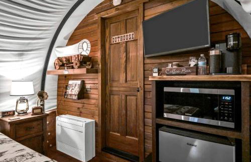 Texas Glamping near Murchison: Charming Wagon Rental Perfect for a Romantic Getaway - Foto 3