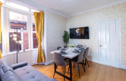 Open Mind Property - Cosy Home - 7 Beds & Parking - Foto 17