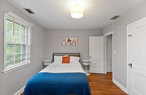 Stately 5BR Historic Retreat - CozySuites - Foto 11