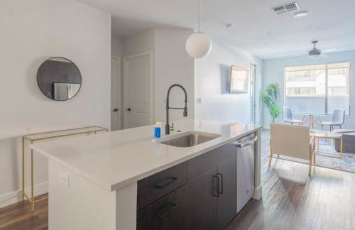 Stylish 1BD - Pool, Gym, Parking, W-D - Sleeps 4 - Foto 17