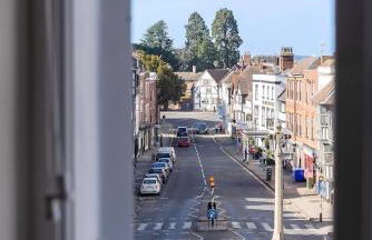 Stylish and Spacious 2-Bedroom Apartment, Tysoes Court, Tewkesbury Town Centre - Private Parking Included - Foto 13