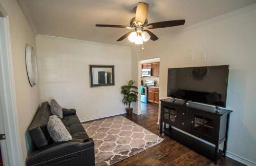 Cozy Remodeled 2br/2ba Near Downtown Sleeps 8 - Foto 2