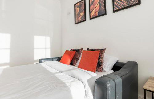 Modern aptmt, 2 Stops to Central London, Smart lock, Netflix - Foto 17