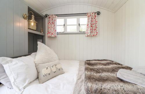 The Shepherds Hut - Photo 6