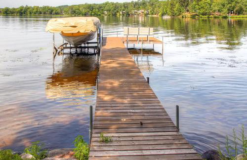 Cozy Rice Lake Cabin with Balcony and Grill and Views - Photo 5