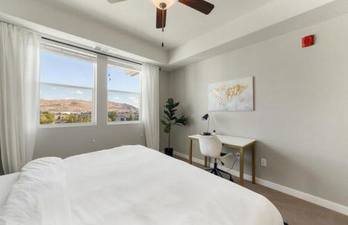 Designer Apt with Jacuzzi, Pool & Mountain Views - Foto 24