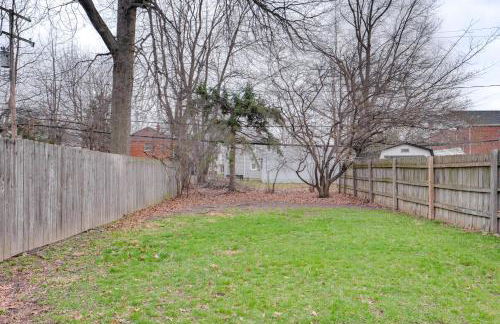 2 Mi to Lake Erie Home with Yard in Euclid! - Foto 24