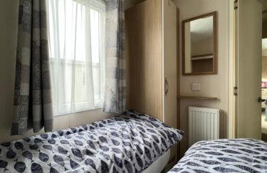 Mollys Retreat pet friendly three bed caravan with small garden Newquay Bay Resort Quieter area of park - Foto 16