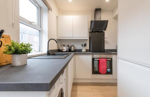 Spacious Modern 2BR - Parking - Workspace Area, Ideal for Contractors & Long Stays - NordStay - Foto 10