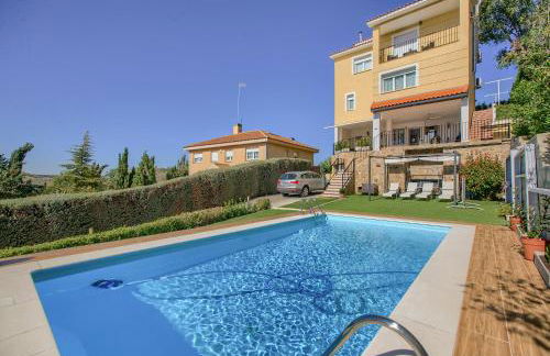 Chalet con Piscina en Aranjuez - Foto 1