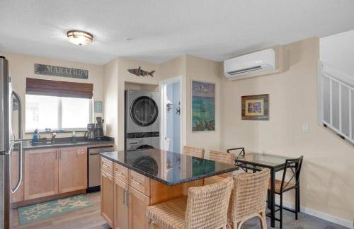 1B 2Ba Seaside Getaway Pool Oceanside - Foto 5