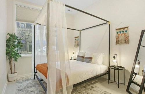 Elegant 2BR Apartment with In-Unit Laundry - Sheridan 102 - Photo 8