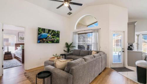 Great Location, gated community, private heated POOL - Foto 3