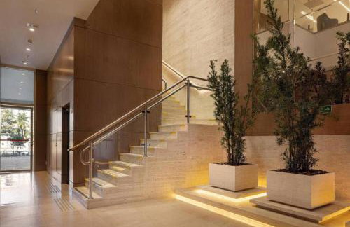 FLAT EXCLUSIVO DENTRO DO HOTEL RAMADÃ - Eixo Monumental - Foto 17