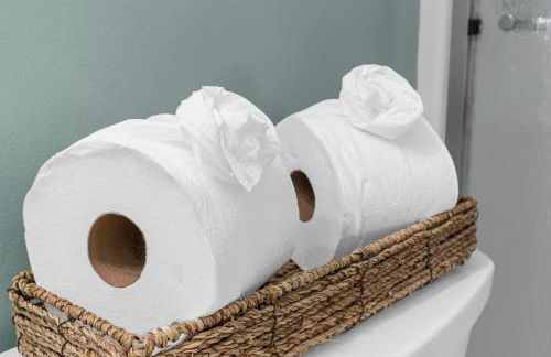 Newly Renovated Condo with Beach access steps away - Foto 8