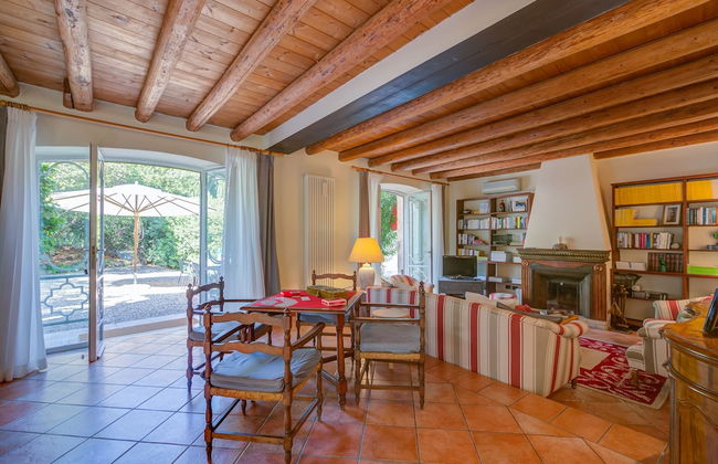 Alberta's Liberty House With Pool - Photo 17