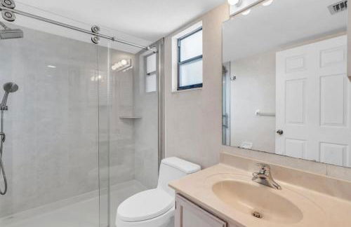 Enit Unit -Close to Elevator and Pool Views - Foto 26