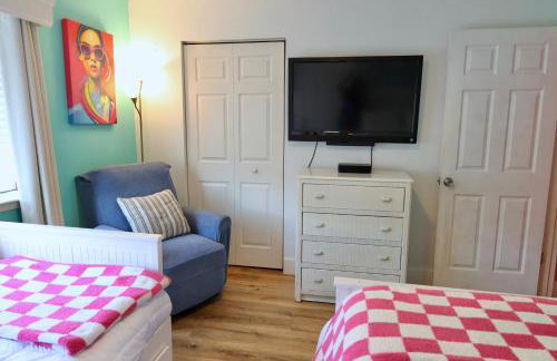 Pink Dream House - 2BR, Pools, Patios, & Walk to Ocean in Panama City Beach - Foto 42
