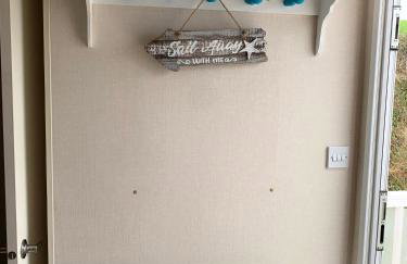 Mollys Retreat pet friendly three bed caravan with small garden Newquay Bay Resort Quieter area of park - Foto 24