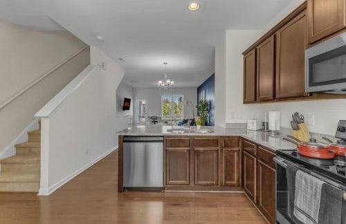 3BR Townhouse King Bed Garage Near NC State - Foto 15