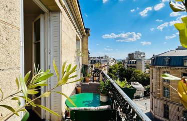 Paris rooftop retreat with sunny balcony - Foto 23