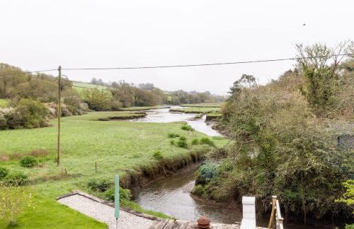 The Old Salt Store, 2 bed apartment with stunning river view - Photo 5