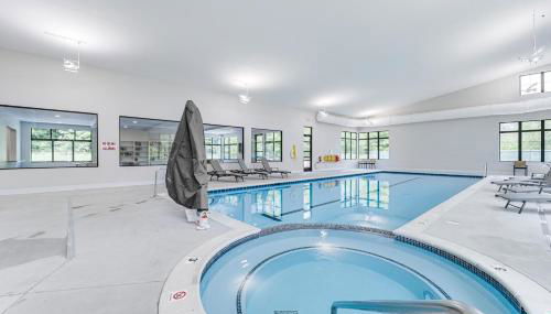 Harbor Springs Condo with Fireplace Near Skiing! - Foto 3