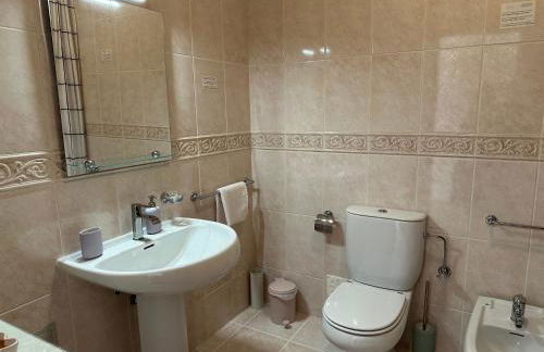 BnB Homes Luxurious Villa Stardust with Swimming pool & BBQ for Family Fun - Foto 22