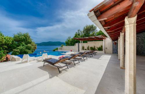 Villa Ragusea With a Private Beach - Photo 12