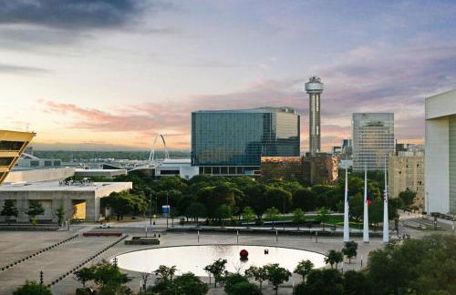 Luxury Downtown Dallas Retreat with Parking, Pool, Gym - Foto 46