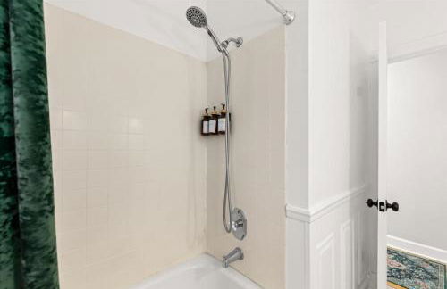 4 Bedroom 2 Bath Middle of it all Sleeps 8 - Foto 23