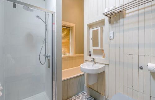 The Cottage - Photo 11