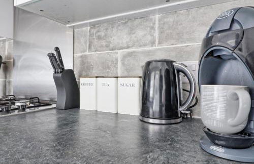 Comfy 4 Bed, Sleeps 8, fast WIFI, Contractor friendly - Foto 45