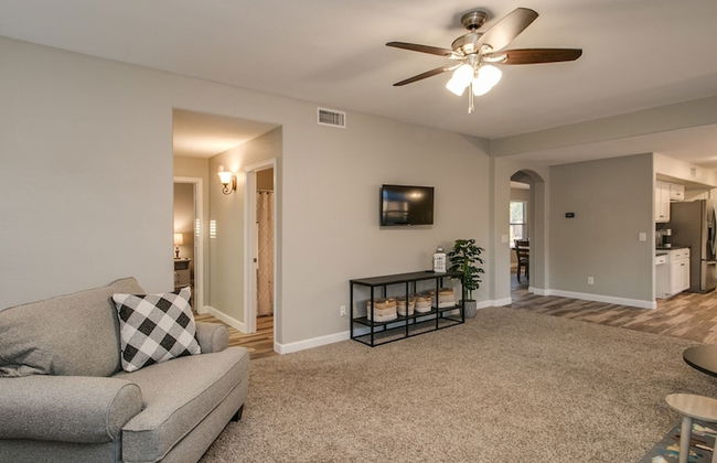 Massive 5 Bdrm Getaway W/pool, Hot Tub, Game Room! - Photo 25