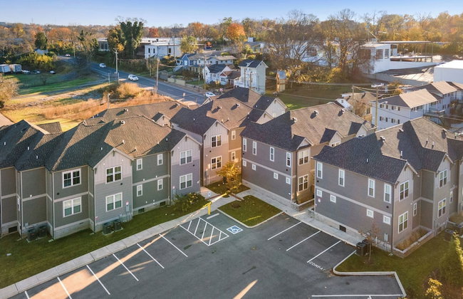 Hart Suite 10 by Avantstay Gorgeous Town House w/ Modern Amenities in Nashville! - Photo 29