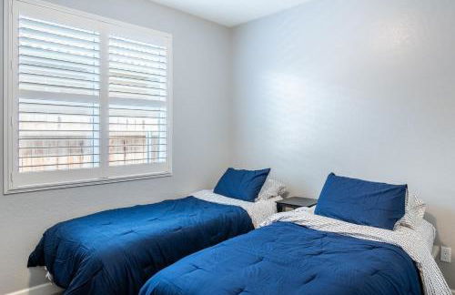 Spacious 4BR Home With BBQ, Near Sequoia & Fresno - Photo 10